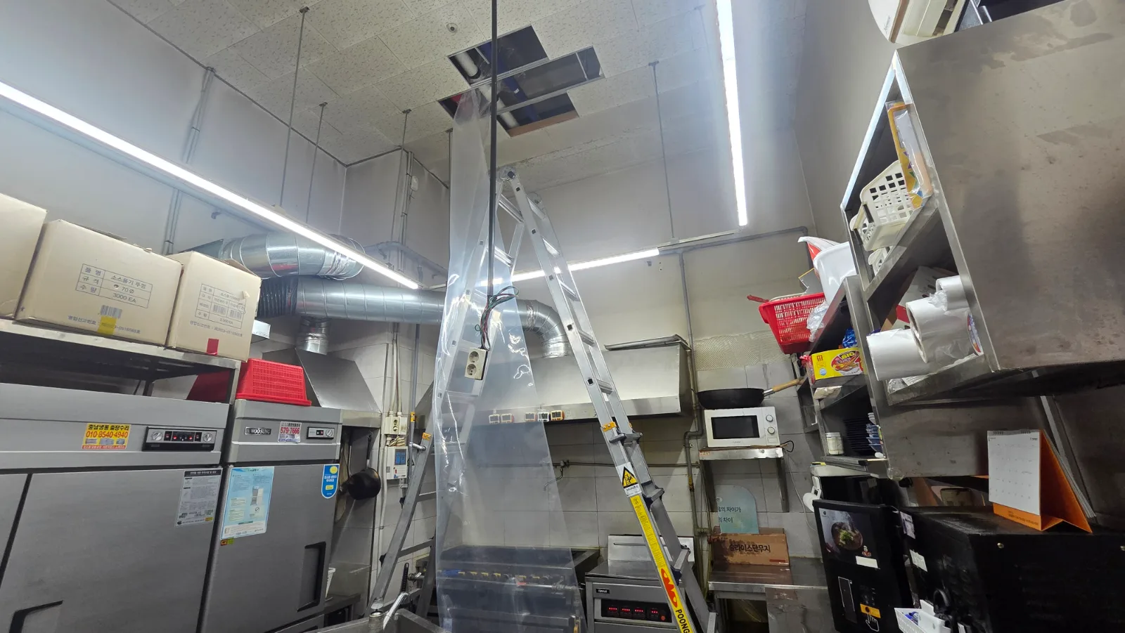 연안부두 해양광장상가 2층 하수구막힘 1층 천장 고소작업 하수구막힘 상세 사진 1
